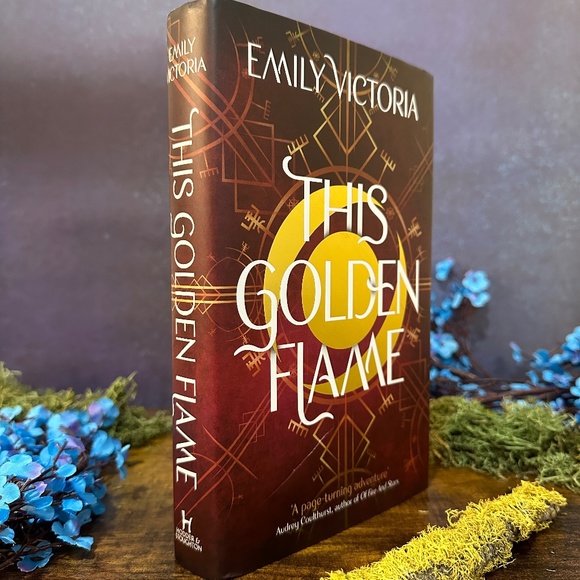 FairyLoot February 2021 This Golden Flame by Emily Victoria - Picture 2 of 8